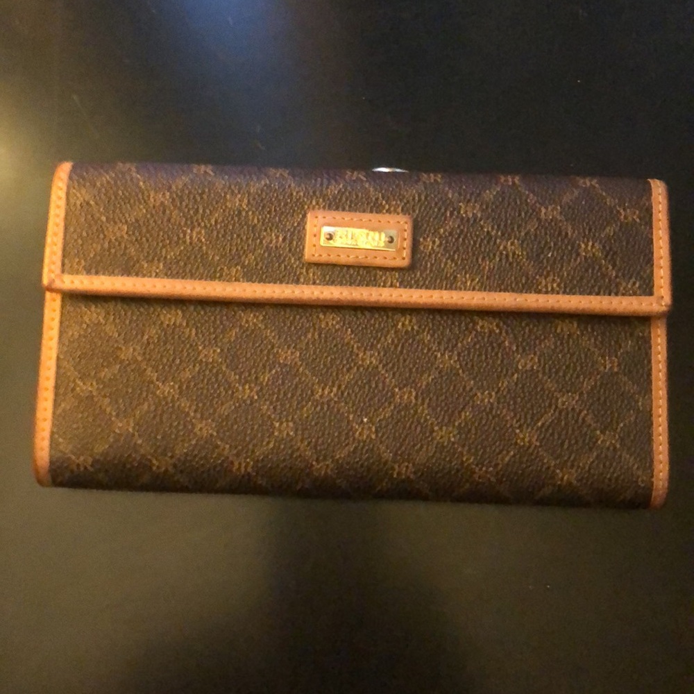 Authentic Rioni wallet gently used